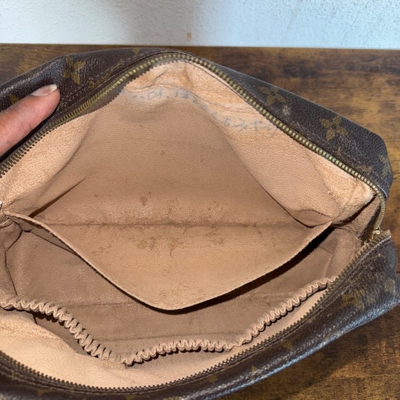 Louis Vuitton Monogram Trousse Toiletry Pouch 28 - Picture 9 of 10